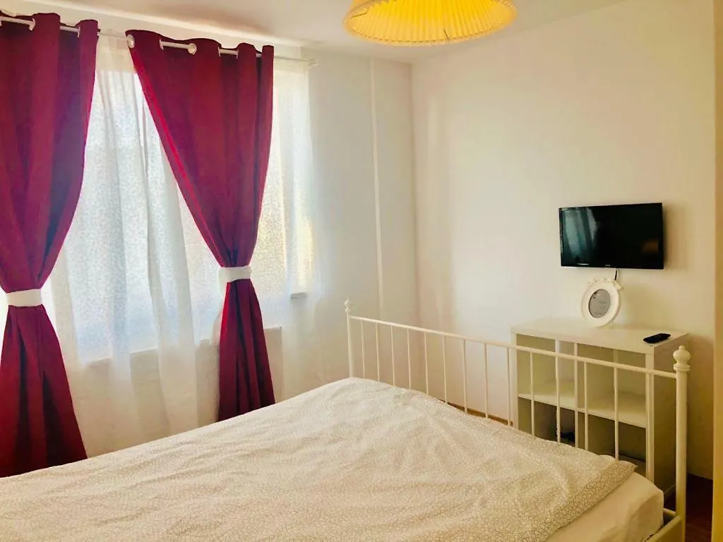 Modern & Elegant Apart Apartment Bucharest